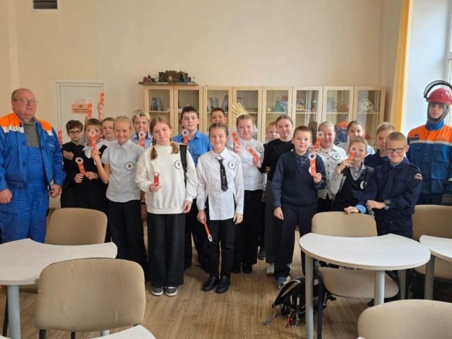 Школьников Чехова научили безопасно обращаться с электричеством и приборами