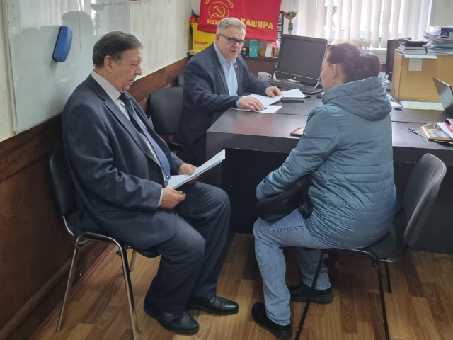 Депутат помог горожанам решить социальные проблемы