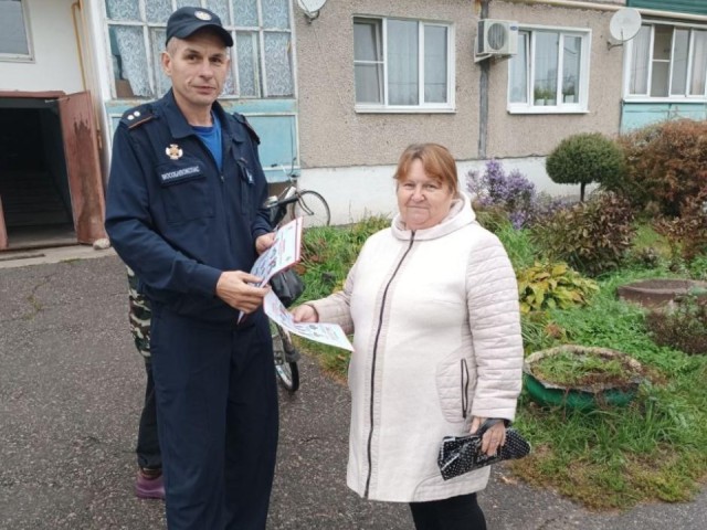 Пожарные провели профилактический рейд в поселке Павлово