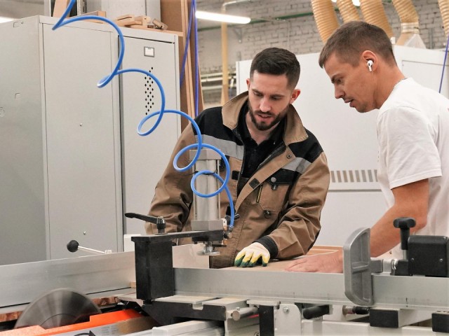 Ветеранов СВО из Реутова пригласили поработать на производстве дверей