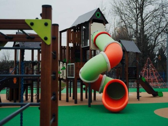 Дети будут играть рядом с домом: открыта новая площадка в Анискине