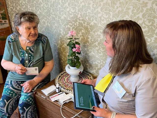 «Бабушка в смартфоне шарит больше внука»: как пожилые жители Воскресенска покоряют цифровой мир