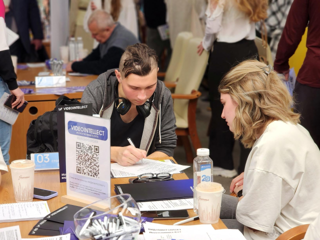 На ярмарке в Дубне соискателями вакансий стали почти 400 человек