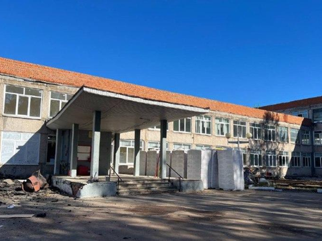 В Орехово-Зуево начали ремонтировать кровлю и фасад школы №20 им. Бирюкова