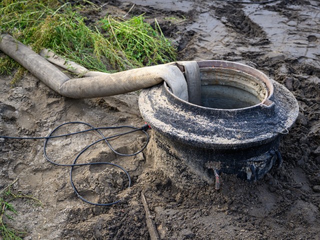 «Водоканал» направил технику для устранения засора в Сергиевом Посаде