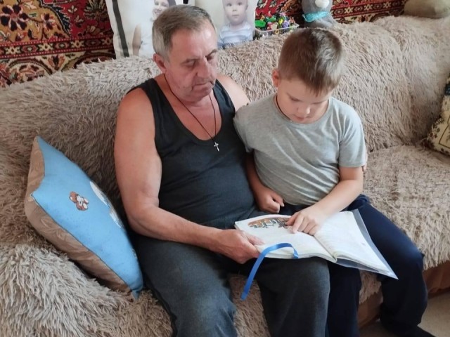 Почему фотография читающего мальчика и дедушки стала лучшей на конкурсе