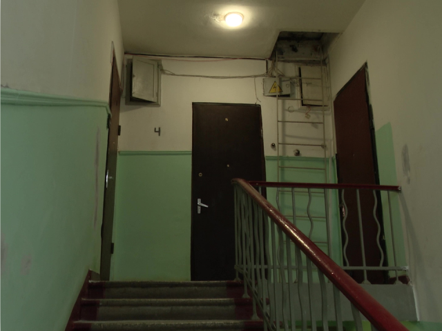 Во всех подъездах дома №10 на улице Ленина в Реутове обновляют места общего пользования