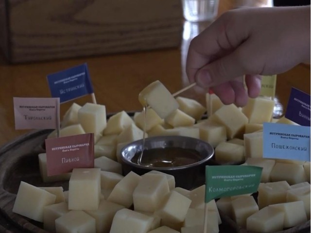 Для семей участников СВО организовали экскурсию на сыроварню Олега Сироты