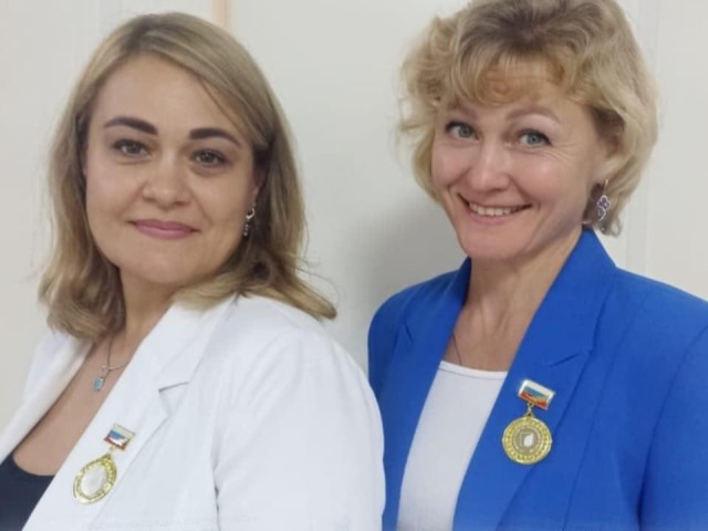 Юлия Кузуб и Юлия Дьячкова получили медали за вклад в развитие образования