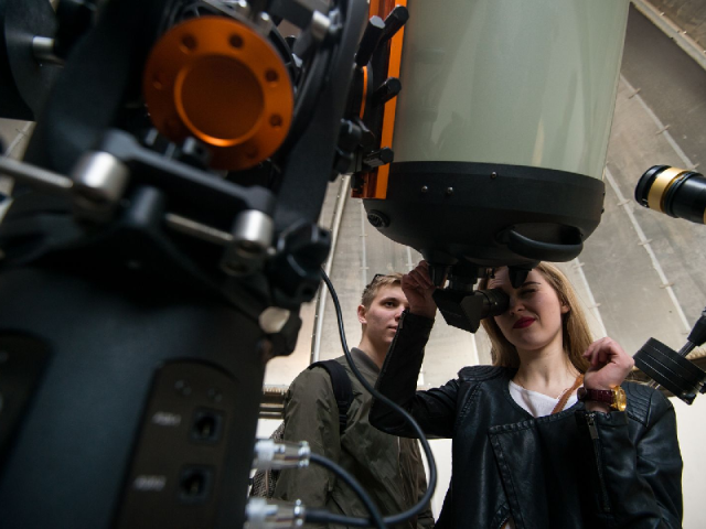 «Летящий гость из космоса»: как увидеть самую яркую комету осени в Подмосковье