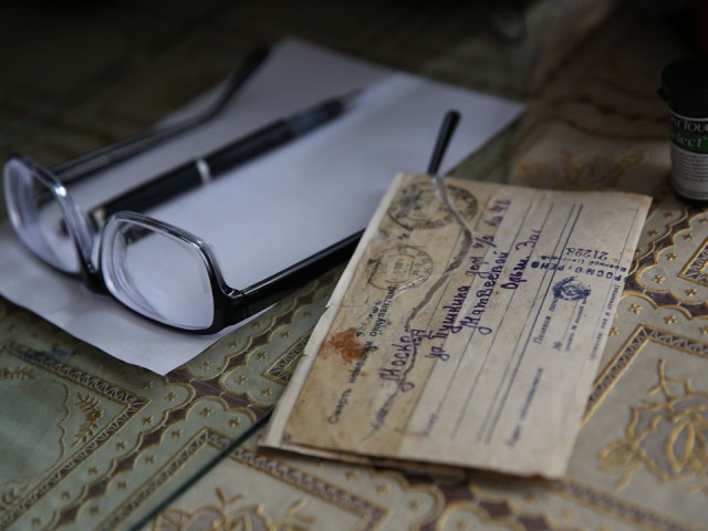 Фронтовые письма и бинокль передала в краеведческий музей в Пушкино супруга бойца