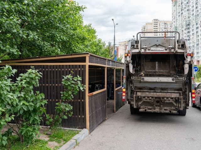 Подрядчик вывез накопившийся мусор с контейнерной площадки в Супоневе