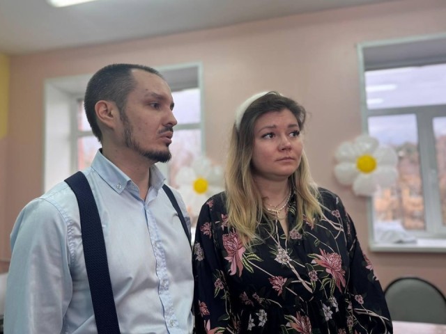 Папы на учебу: в Подольском роддоме открыли курсы по смене подгузников и укачиванию