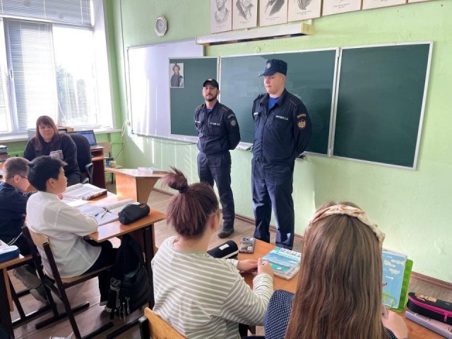 «Огонь не пройдет»: спасатели научили школьников Павлово-Посада бороться с пожарами — что нужно знать каждому