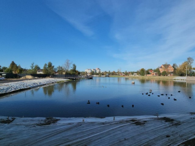 В Красногорске завершается благоустройство набережной у Торфяного озера