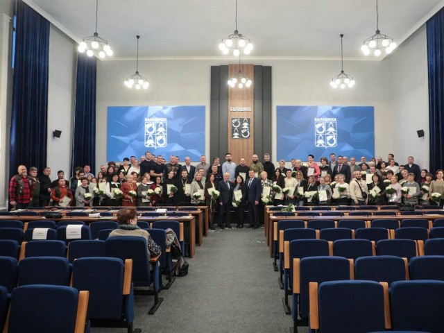 Герой России на празднике добра: кого наградили в Балашихе в День волонтера Подмосковья