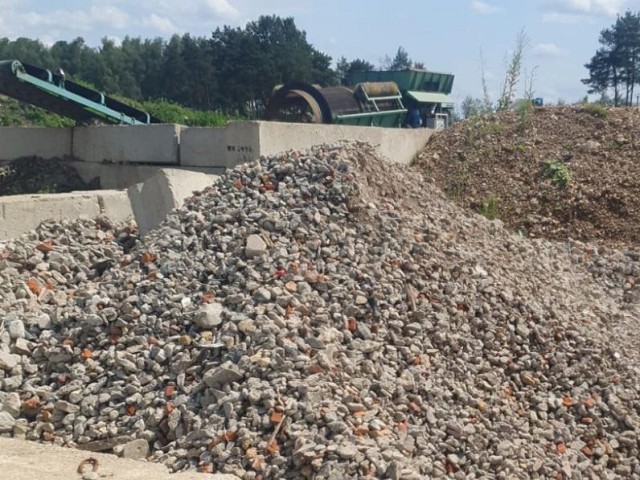 Эко-детектив в деревне Душоново: инспекторы обнаружили незаконную свалку на участке торговой компании. Какие последствия?