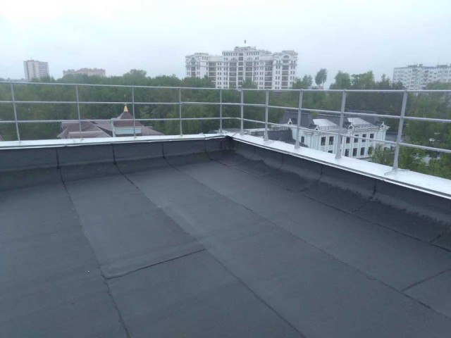 В Дмитрове завершили капремонт крыши многоквартирного дома на улице Пушкинской