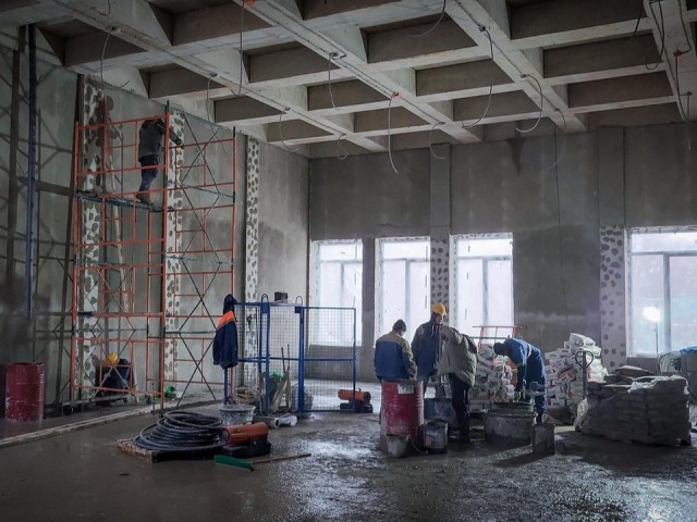 На стройке нового корпуса лицея в Бронницах начали черновую отделку помещений