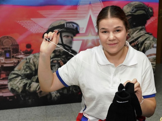 «Сладкие открытки» и тактические брелоки: как в Реутове помогают спецоперации