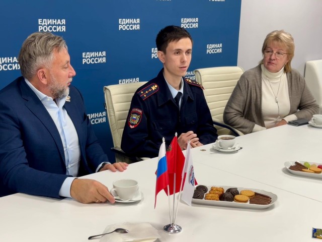Депутат Жолобов провел встречу со старшим поколением в Домодедове