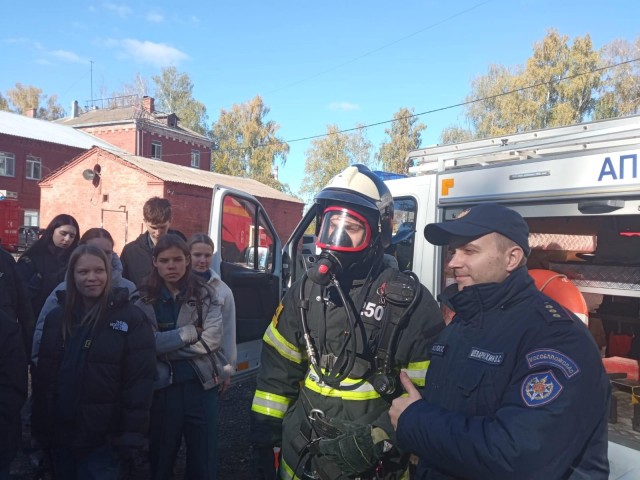 Студенты Павлово-Посадского округа отработали на практике действия пожарных