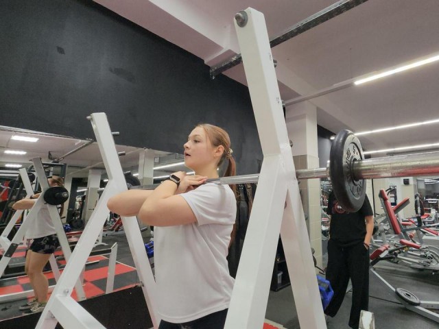 Дисциплина и ОФП: как спортсменка готовится поднять 137 кг и установить новый рекорд