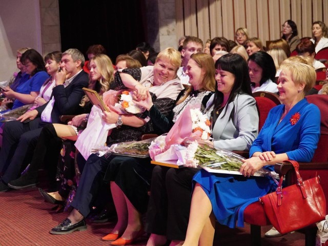 Педагогов Наро-Фоминского округа наградили на профессиональном празднике