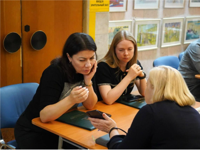 Жителям рассказали об уборке мусора, работе маршруток и судьбе бездомных собак