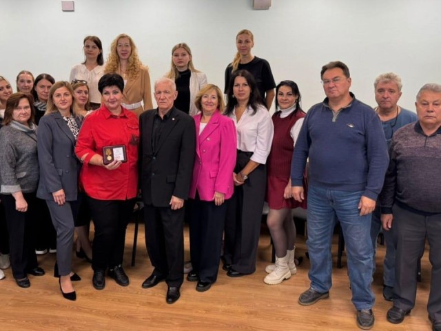 Серпуховских педагогов наградили за патриотизм и поддержку участников СВО