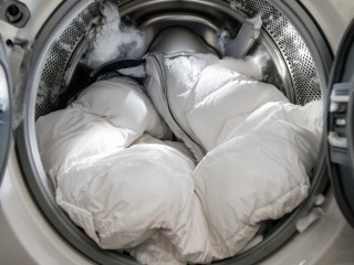 Как постирать зимнюю куртку дома и не превратить ее в тряпку