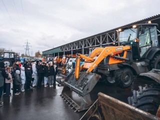 За рулем снегоуборочной техники посидели щелковские школьники