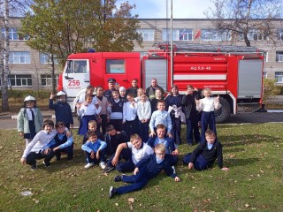 Открытый урок по безопасности для школьников провели пожарные