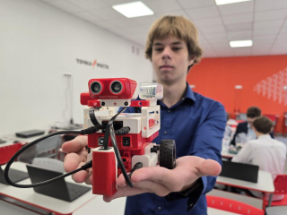 В Можайской школе №2 наука захватывает умы: роботы, химия и открытия увлекли сотни школьников