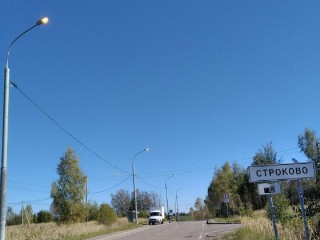 Коммунальщики восстановили освещение на автодороге в Строкове