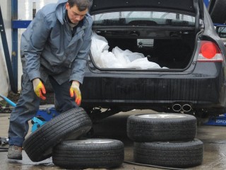 Сколько стоит переобуть машину в Можайске осенью 2025 года