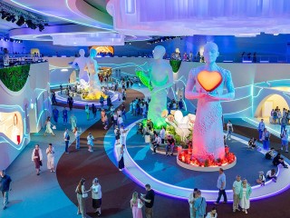 Гигант с большим сердцем: чем удивила жителей Пушкино огромная фигура за забором