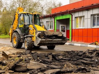 Свежий асфальт и удобные тротуары: как меняются дворы в Лобне