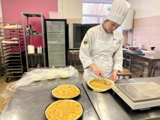 «Вкус домашнего уюта»: студенты из Солнечногорска напекли пирогов для дома престарелых