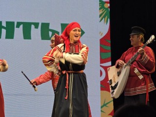 Фольклорные театры со всей страны выступили на коломенской сцене