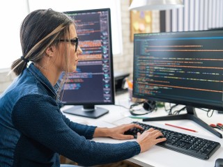 Тренер нейросети — новая золотая жила? Где работодатели готовы платить больше