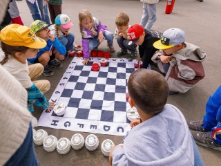 В Березовом парке дети смогут поиграть в настолки и пройти спортивные эстафеты