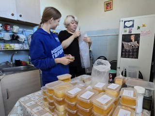 Мед и теплые вещи отправили коломенцы в зону СВО