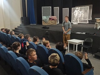 Звезда сериала «Саша и Таня» открыл для молодых щелковских театралов инсайты профессии
