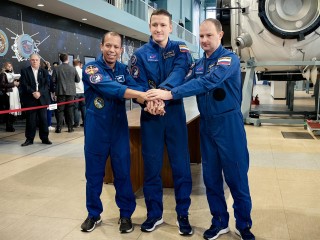 Американские астронавты и русские космонавты сдают последний экзамен перед полетом на МКС