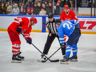 В Ледовом дворце «Витязь» привели в порядок бросковую зону