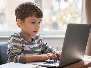 Мишонова: доверительные отношения в семье спасут ребенка от киберпреступлений