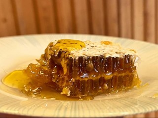 Сладкий инфаркт: врач предупредила об опасности меда для потенции