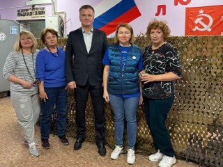 Основу для маскировочных сетей передали волонтерам Октябрьского