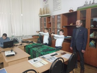 Учащиеся из 15-й школы доказали, что умеют метко стрелять